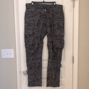 ❤️Super cute poppy tree, cargo pants, missing, button dress up or dressed down❤️